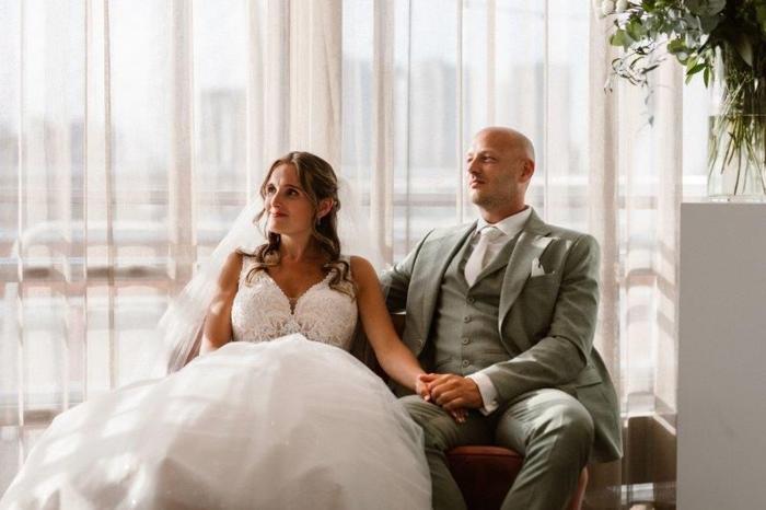 Bruiloft Marco & Jeanine: bruiloftstyling en bloemen door Je Grote Dag bij Dudok aan de Maas – foto 18
