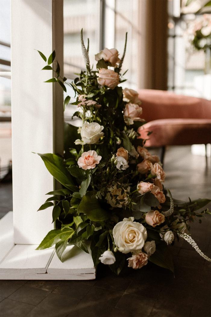 Bruiloft Marco & Jeanine: bruiloftstyling en bloemen door Je Grote Dag bij Dudok aan de Maas – foto 19