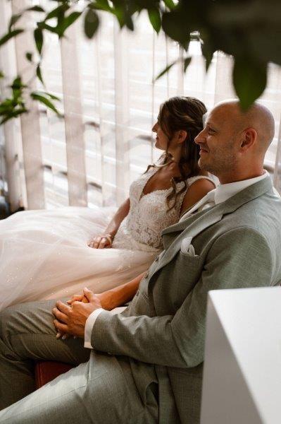 Bruiloft Marco & Jeanine: bruiloftstyling en bloemen door Je Grote Dag bij Dudok aan de Maas – foto 22