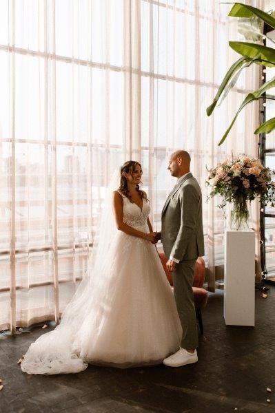 Bruiloft Marco & Jeanine: bruiloftstyling en bloemen door Je Grote Dag bij Dudok aan de Maas – foto 23