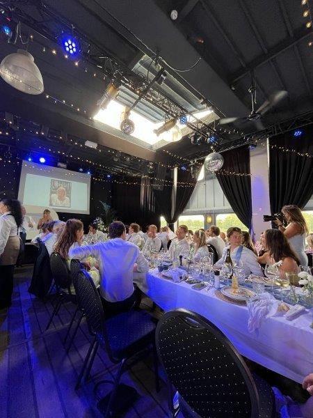Bruiloft Mats & Sophie: bruiloftstyling en bloemen door Je Grote Dag bij MS Ameland (Amsterdam) – foto 3