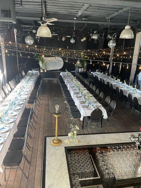 Bruiloft Mats & Sophie: bruiloftstyling en bloemen door Je Grote Dag bij MS Ameland (Amsterdam) – foto 9