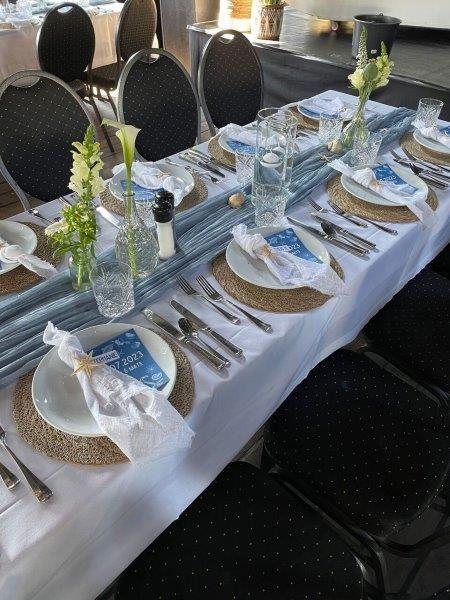 Bruiloft Mats & Sophie: bruiloftstyling en bloemen door Je Grote Dag bij MS Ameland (Amsterdam) – foto 11