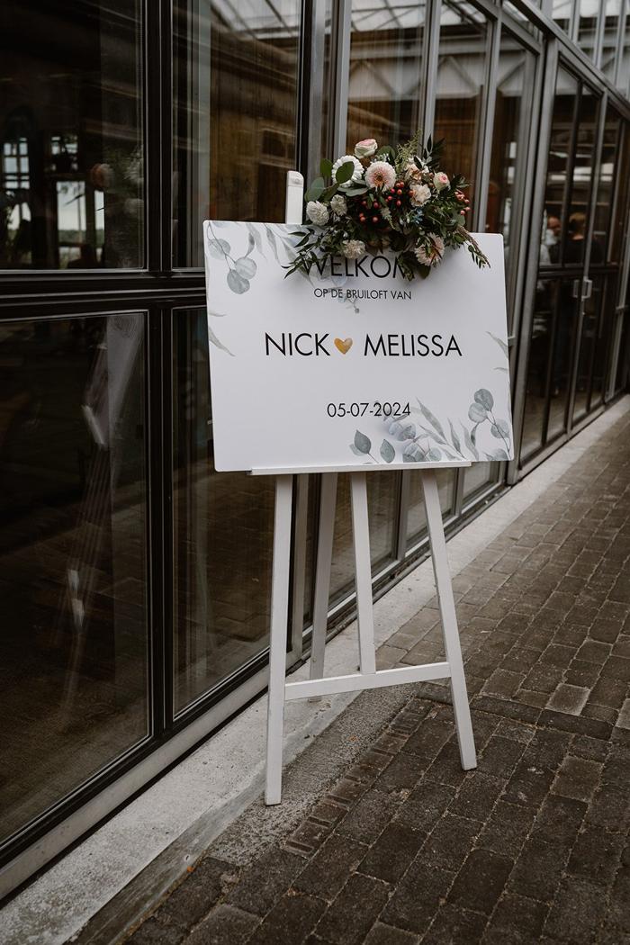 Bruiloft Nick en Melissa: bruiloftstyling en bloemen door Je Grote Dag bij Brasserie Buitenhuis te Valkenburg – foto 13