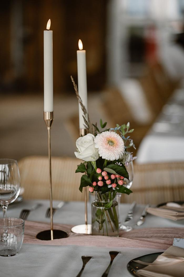 Bruiloft Nick en Melissa: bruiloftstyling en bloemen door Je Grote Dag bij Brasserie Buitenhuis te Valkenburg – foto 21
