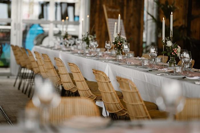 Bruiloft Nick en Melissa: bruiloftstyling en bloemen door Je Grote Dag bij Brasserie Buitenhuis te Valkenburg – foto 25