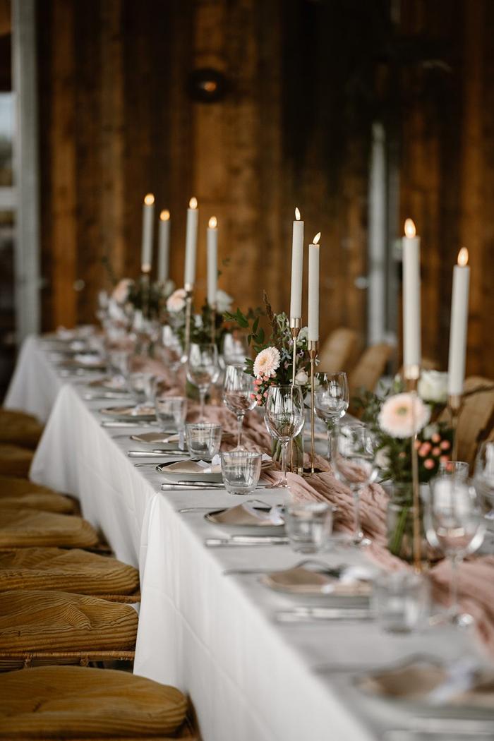 Bruiloft Nick en Melissa: bruiloftstyling en bloemen door Je Grote Dag bij Brasserie Buitenhuis te Valkenburg – foto 26