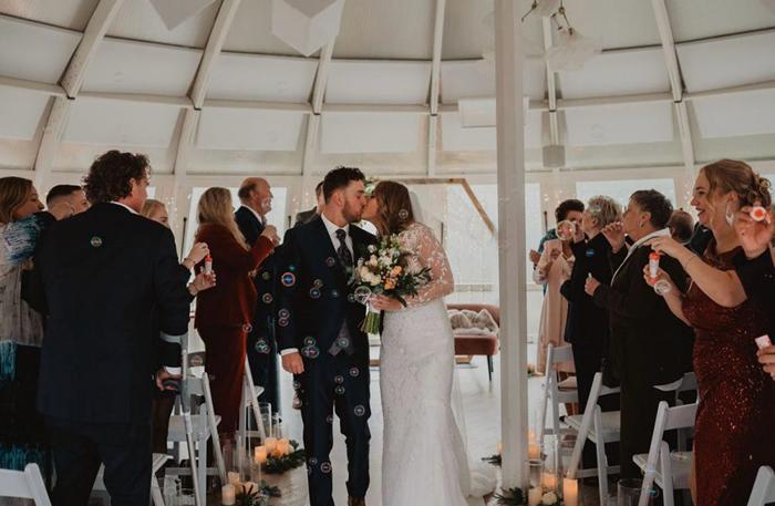 Bruiloft Robin en Kim: bruiloftstyling en bloemen door Je Grote Dag bij Abel in Rhoon – foto 11