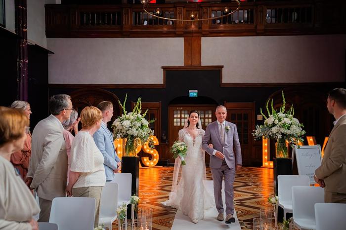 Bruiloft Stan en Lisan: bruiloftstyling en bloemen door Je Grote Dag bij Hotel Nassau – Breda – foto 7