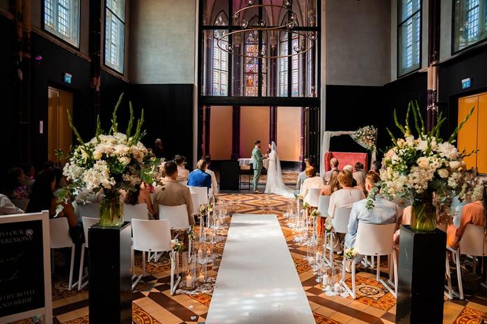 Bruiloft Stan en Lisan: bruiloftstyling en bloemen door Je Grote Dag bij Hotel Nassau – Breda – foto 13