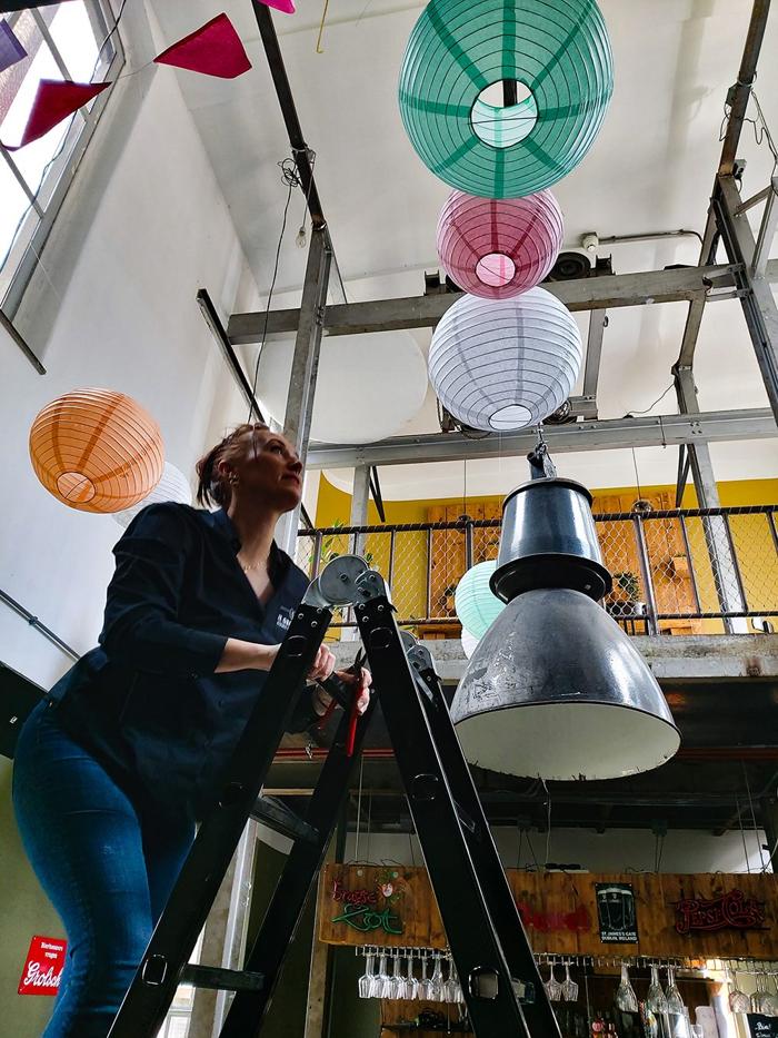 Bruiloft Thomas en Cleo: bruiloftstyling en bloemen door Je Grote Dag bij Machinist – Rotterdam – foto 5