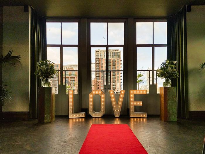 Bruiloft Thomas en Cleo: bruiloftstyling en bloemen door Je Grote Dag bij Machinist – Rotterdam – foto 8
