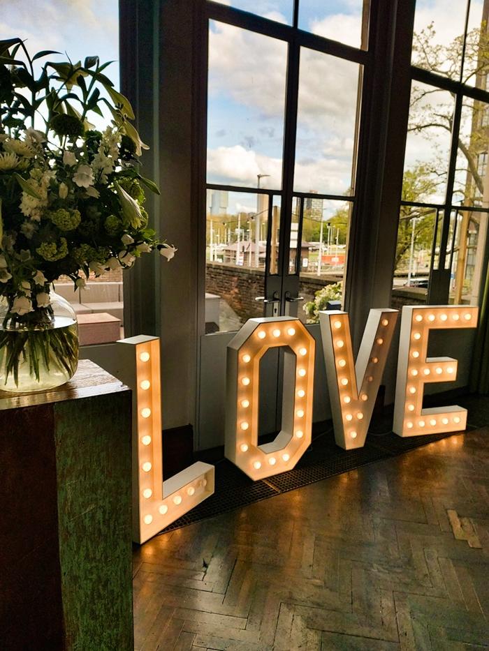 Bruiloft Thomas en Cleo: bruiloftstyling en bloemen door Je Grote Dag bij Machinist – Rotterdam – foto 9