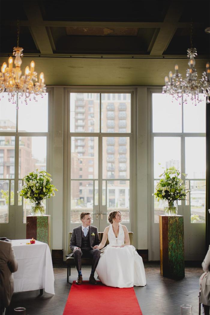 Bruiloft Thomas en Cleo: bruiloftstyling en bloemen door Je Grote Dag bij Machinist – Rotterdam – foto 14