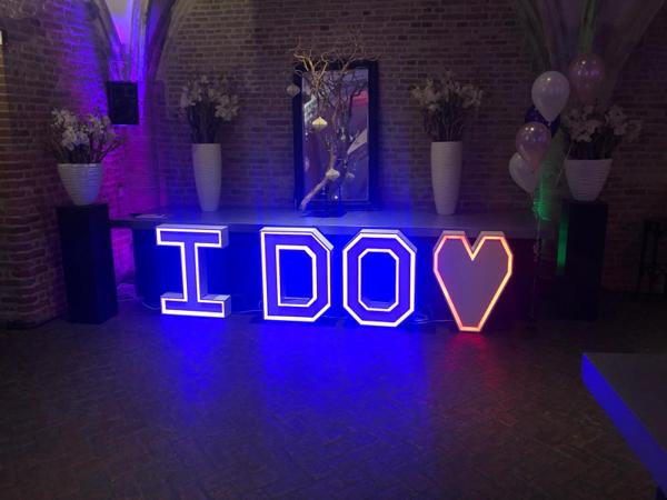 Licht letter 'I DO ♡'